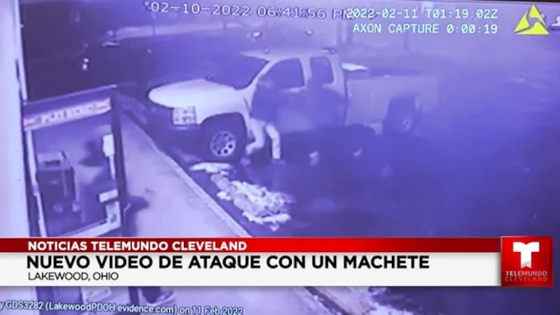 Hombre ataca a empleado de tienda con un machete